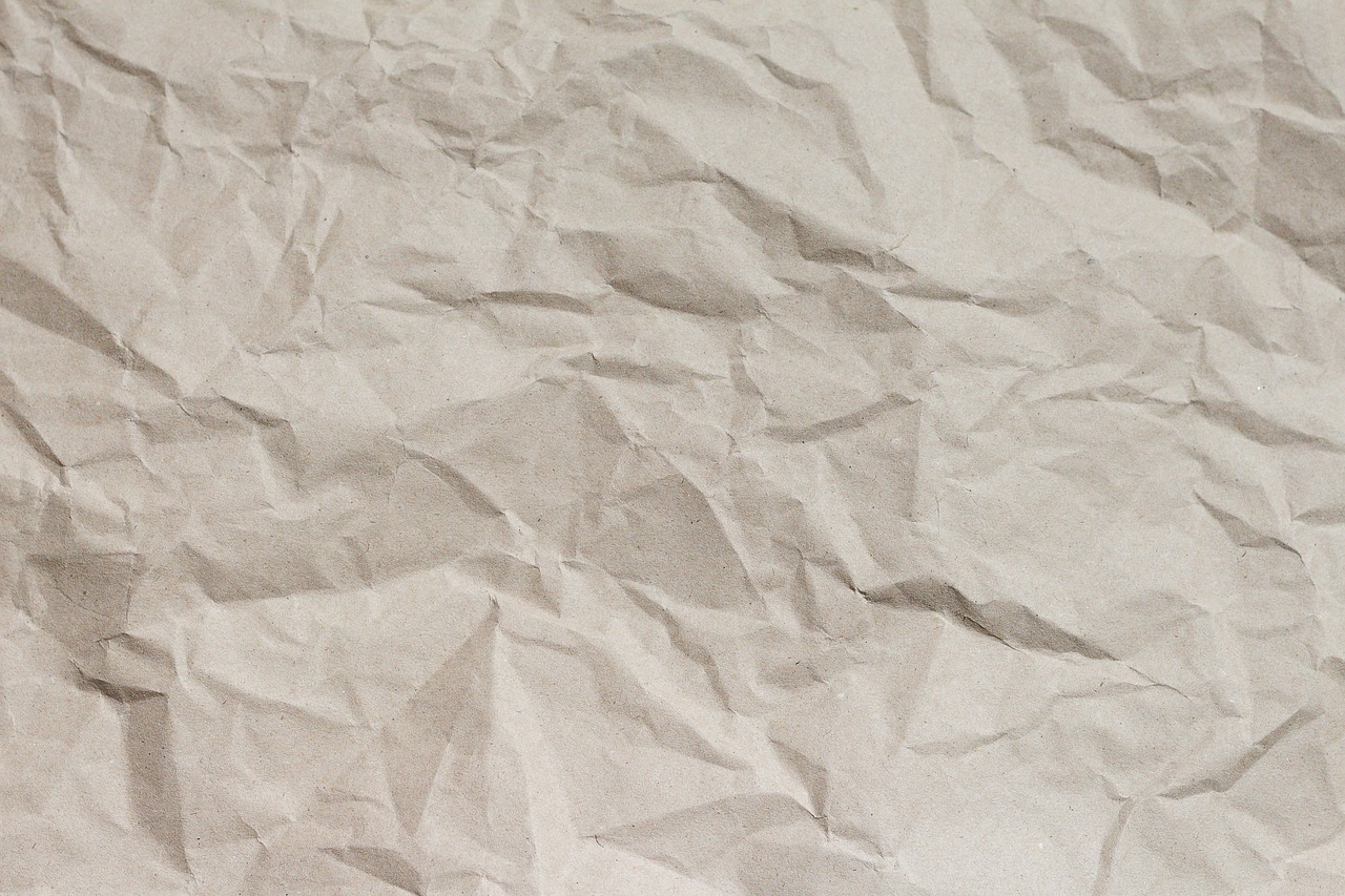 Gerecycleerde houten vloerpanelen voor duurzame renovatie.