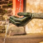 Minimalistische waterornamenten voor moderne tuinen