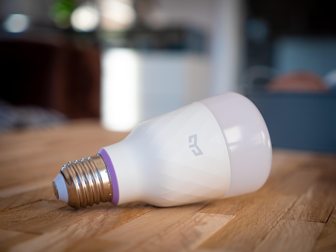 Zonlicht gefilterd door slimme, energiezuinige jaloezieën. Zonlicht gefilterd door slimme, energiezuinige jaloezieën.