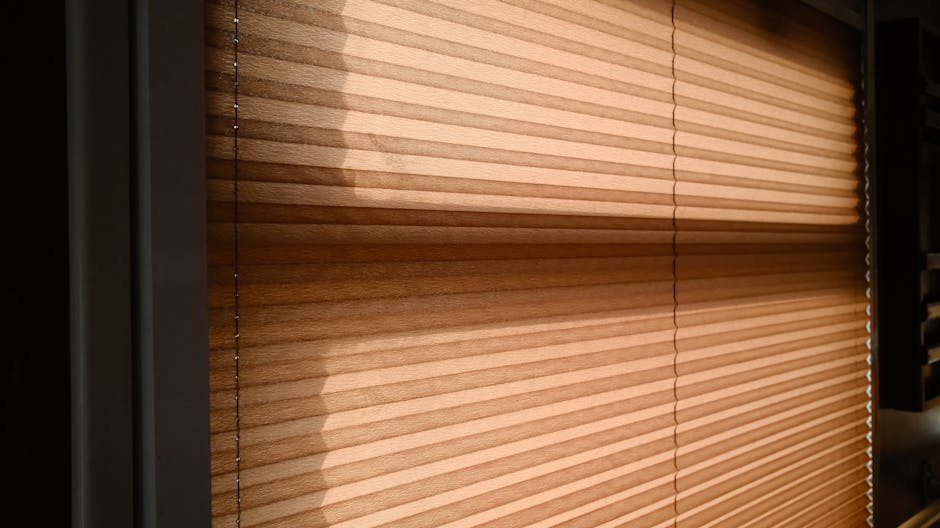 Slimme rolgordijnen blokkeren de zon. Slimme rolgordijnen blokkeren de zon.