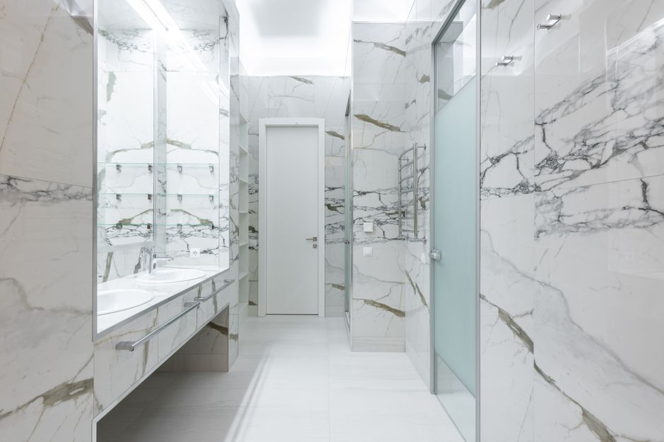 Marmerinvloeden: breng luxe in je badkamer
