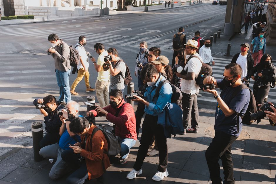 Stijlvolle glazen schermen behouden panoramisch uitzicht.