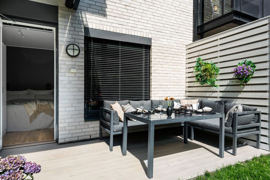 Scandinavische kerstinjecties midden in de zomer: hoe je winterwarmte in je tuin brengt